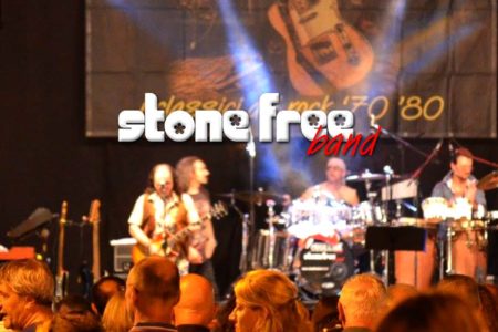 L'immagine ritrae il gruppo musicale Stone Free Band